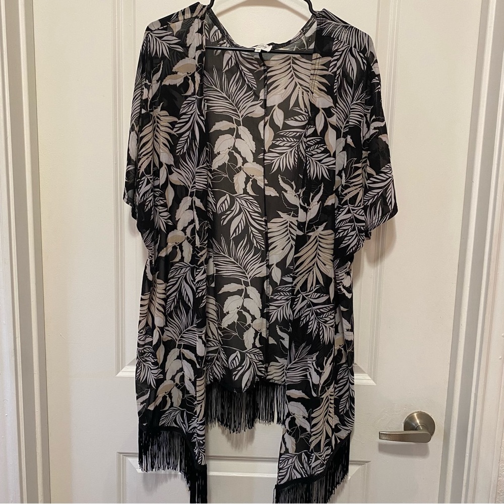 Siren Lily Black and Cream Leaf Pattern Tunic